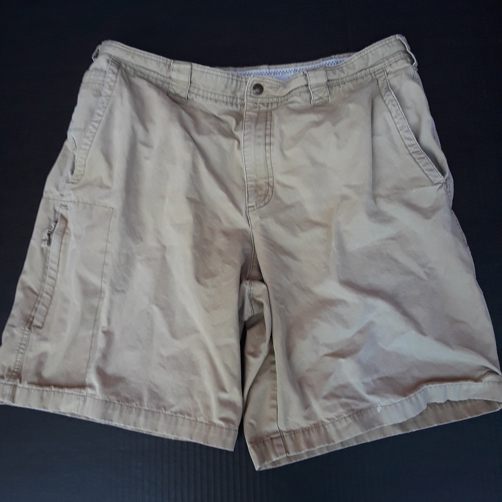 Columbia khaki cargo shorts